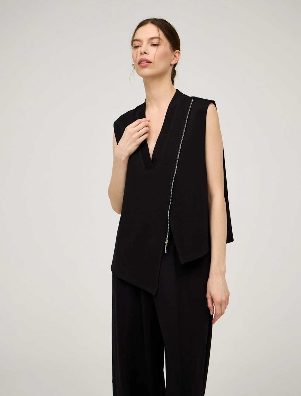 Черный женский асимметричный жилет хлопок Hass