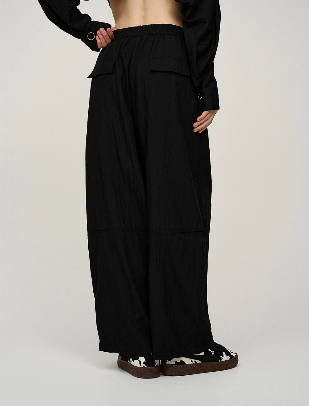 Черные женские брюки с вырезом ниже колена  Hass