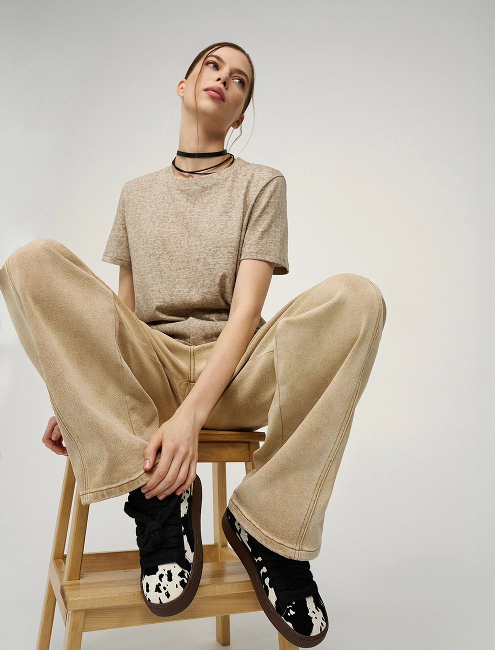 Бежевая женская футболка с булавкой хлопок Hass