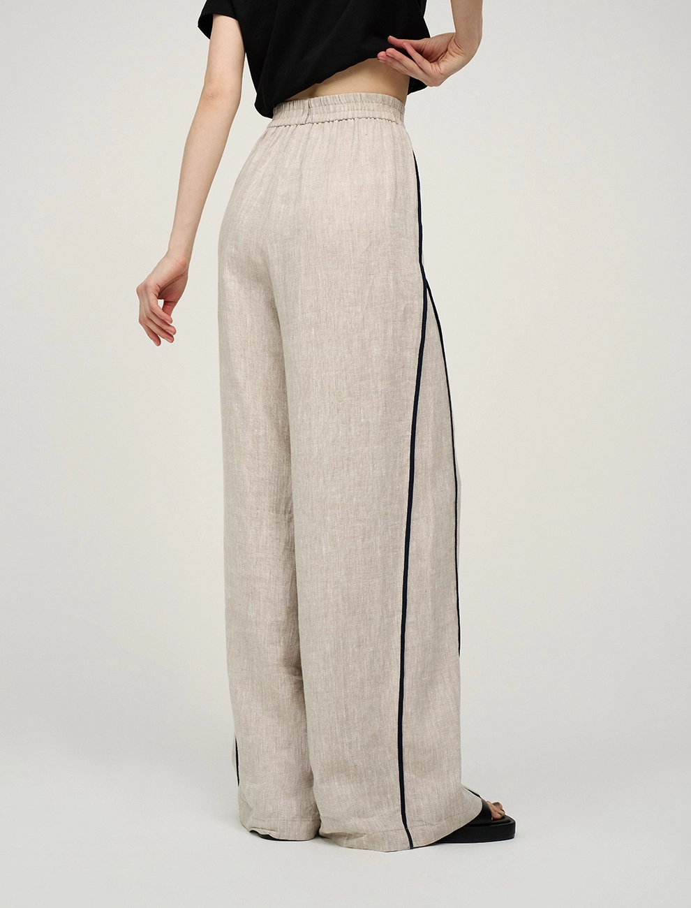 Бежевые женские брюки изо льна с кантами лен Hass