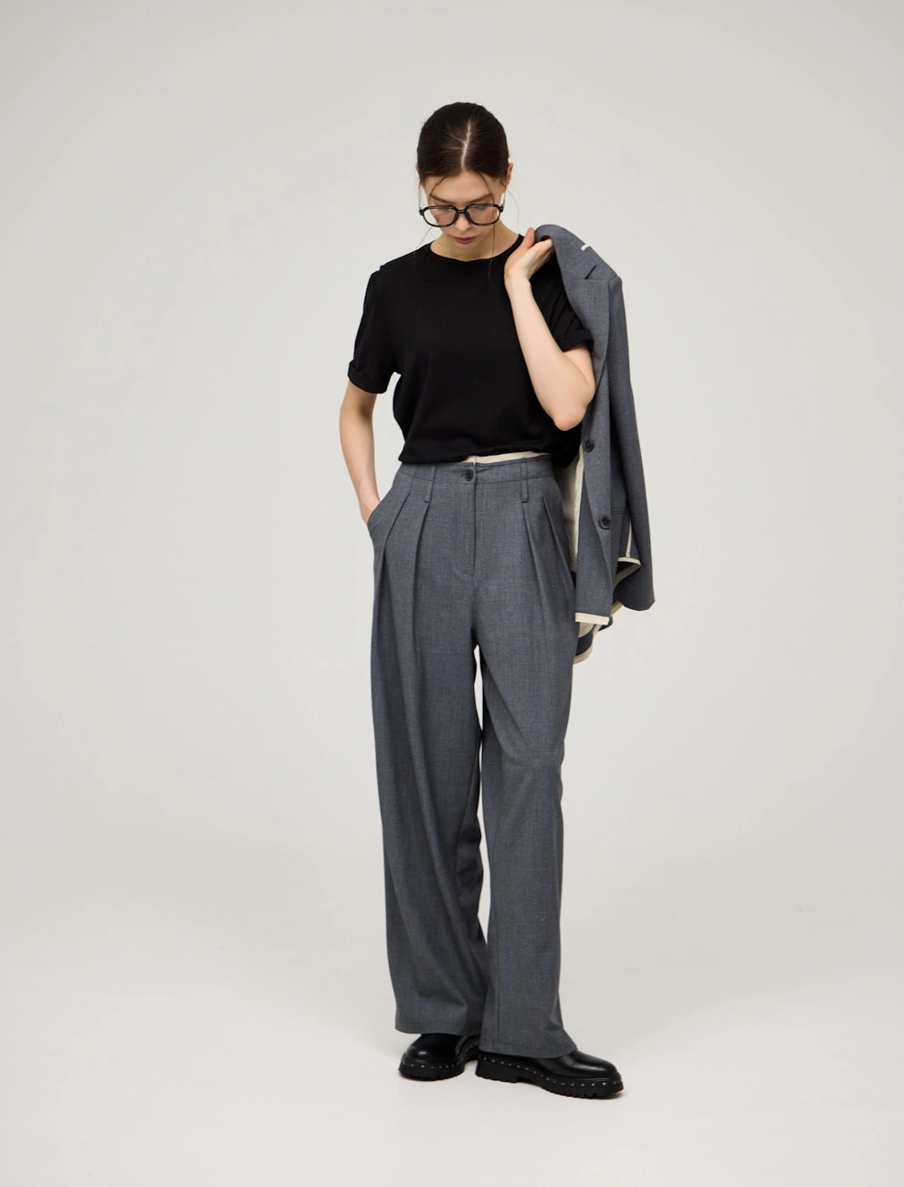 Серые женские брюки "Необработанный срез"  Hass