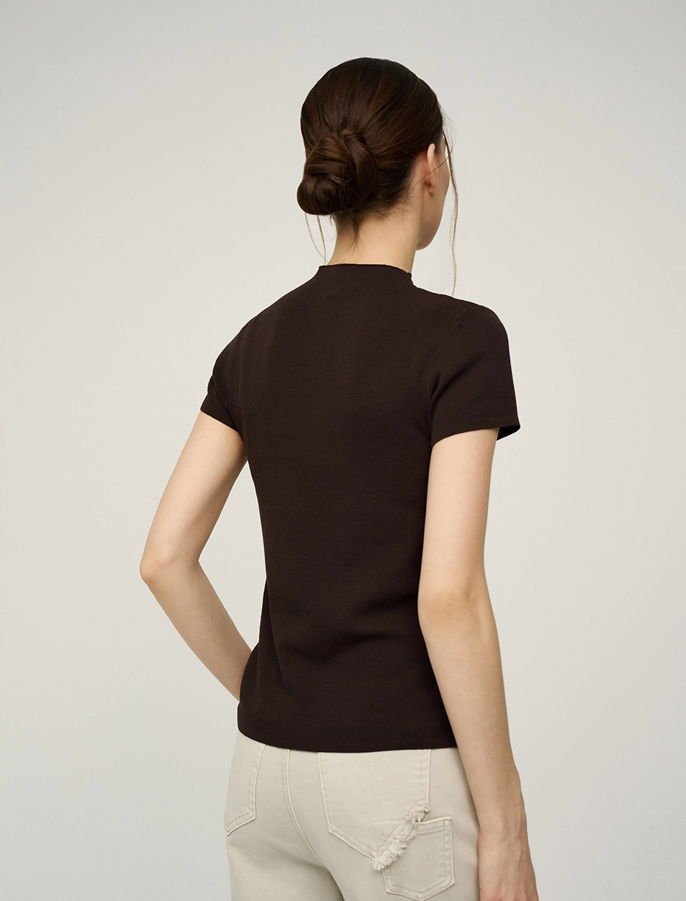 Коричневый женский джемпер с воротником стойкой хлопок Hass