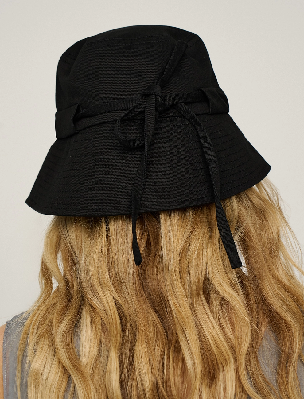 Черная панама с завязками сзади хлопок Hass