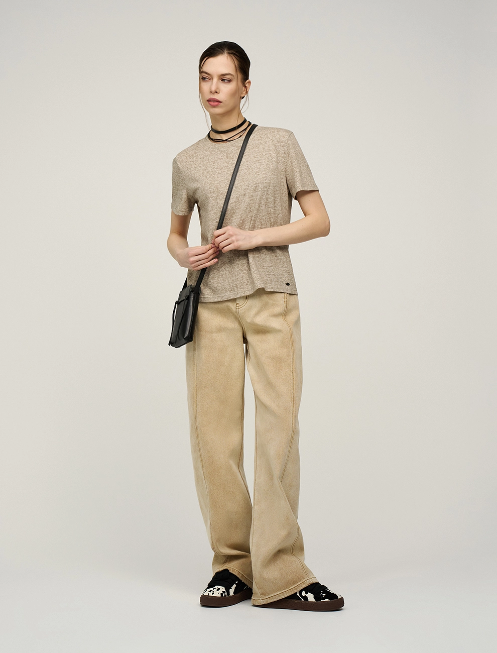 Бежевая женская футболка с булавкой хлопок Hass