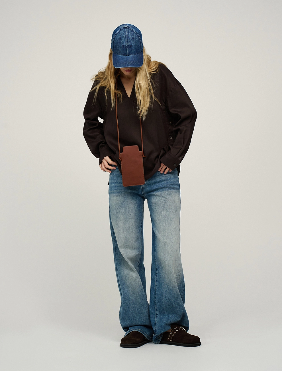 Коричневая женская блузка с воротником из крапивы крапива