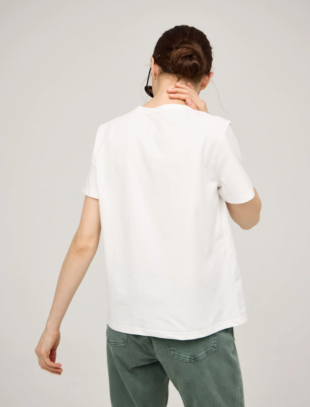 Белая женская футболка "Отрезки ткани" хлопок Hass