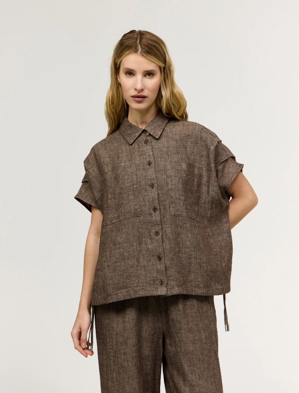 Коричневая женская рубашка с коротким рукавом изо льна лен Hass