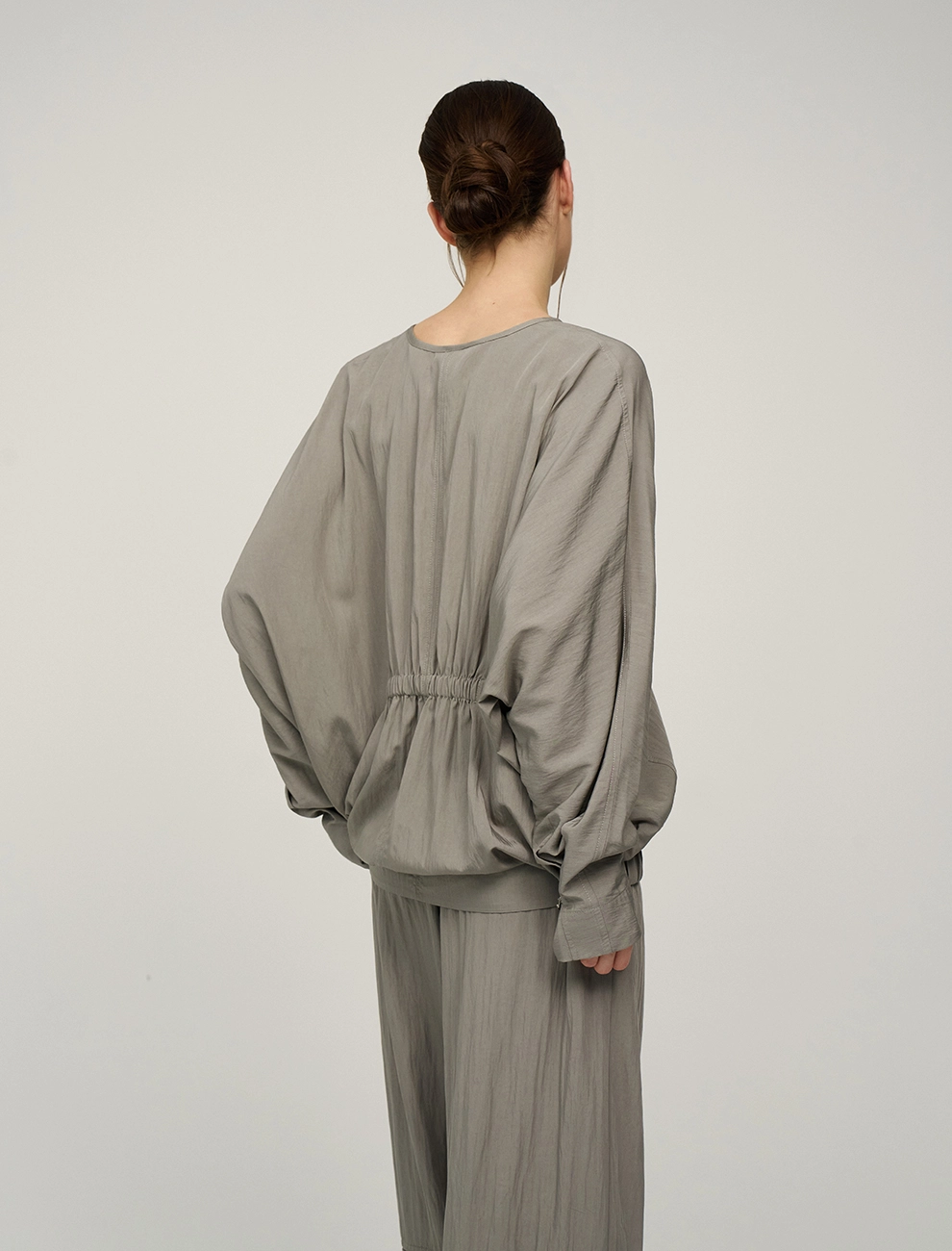 Зеленая женская блузка «Паук» с кольцом на рукаве  Hass