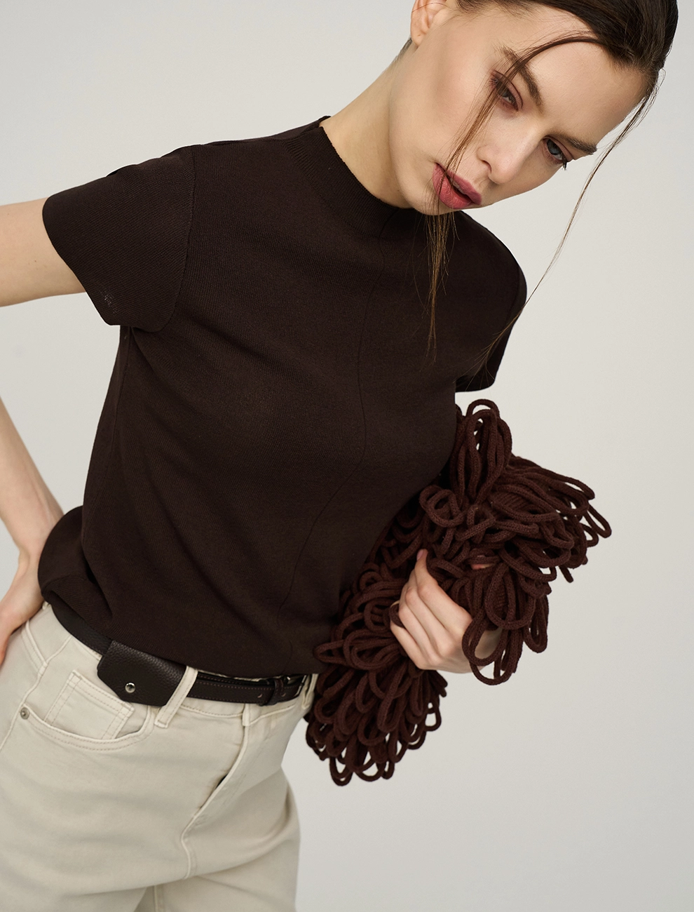 Коричневый женский джемпер с воротником стойкой хлопок