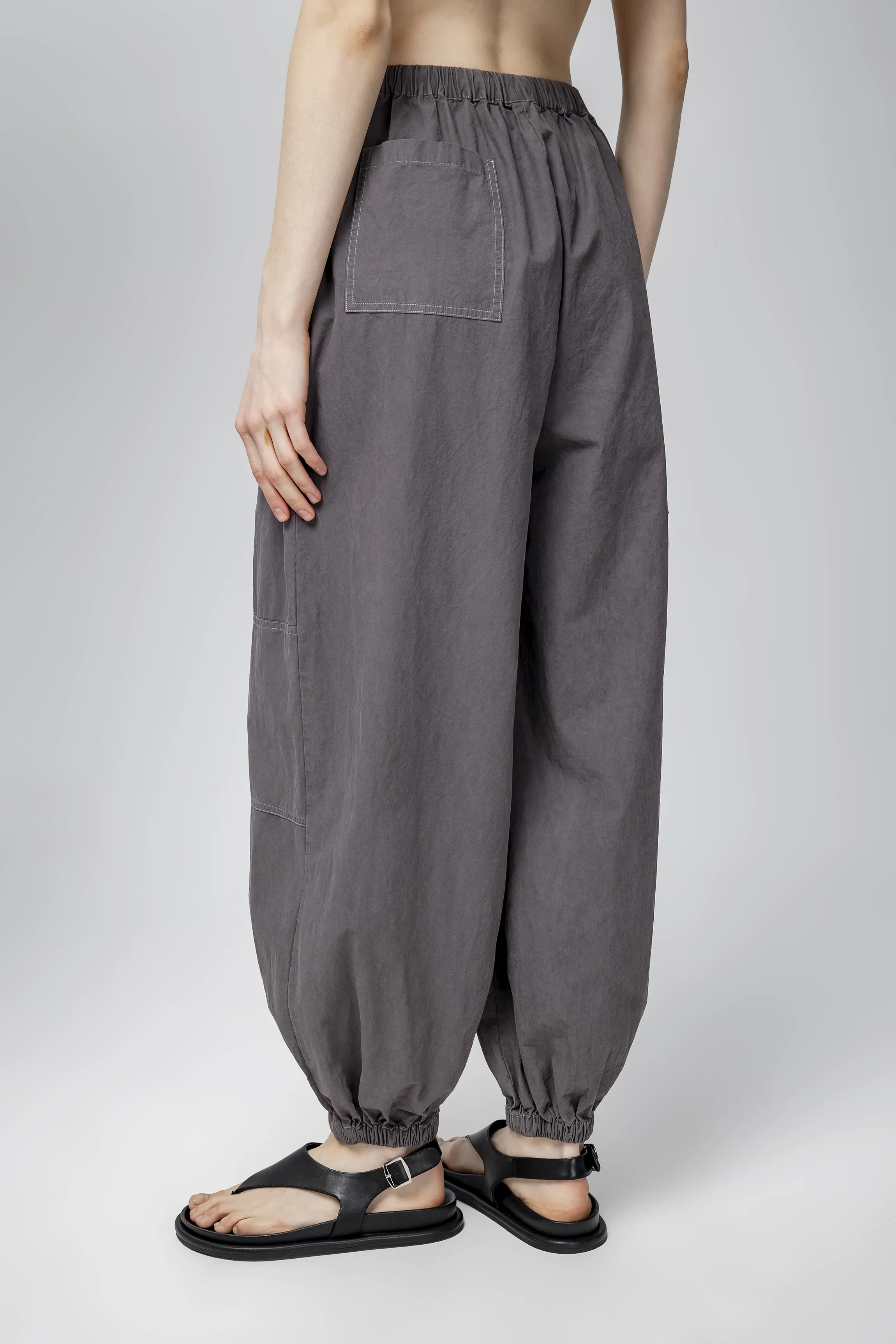 Серые женские брюки с резами хлопок Hass