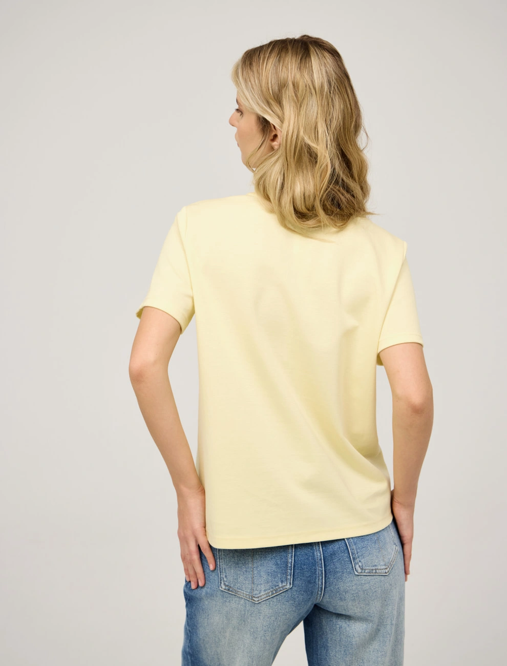 Сливочная женская базовая футболка хлопок Hass