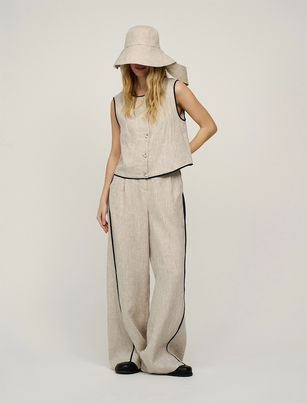 Бежевая панама с широкими полями лен Hass