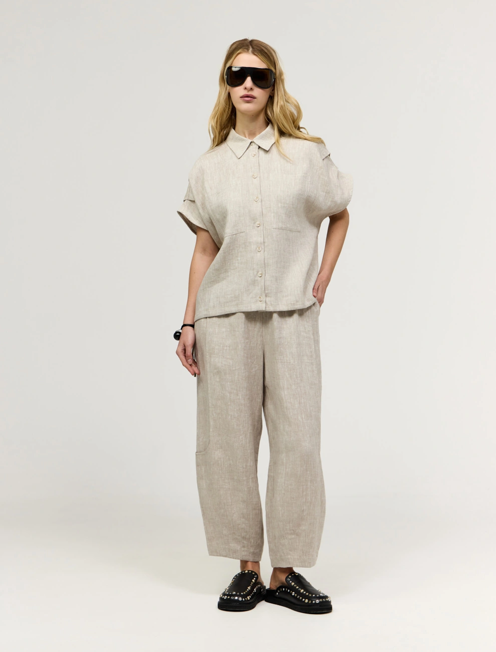 Бежевая женская рубашка с коротким рукавом изо льна лен Hass