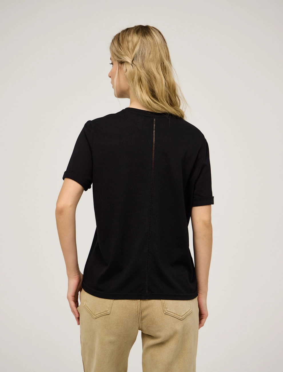 Черная женская футболка "Мережка" хлопок Hass