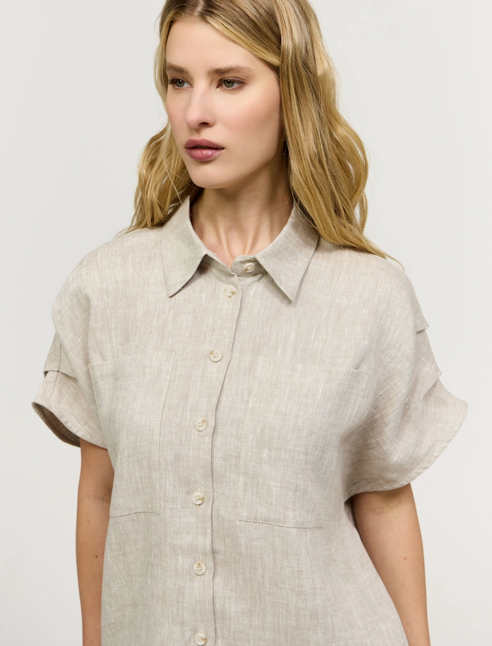 Бежевая женская рубашка с коротким рукавом изо льна лен Hass