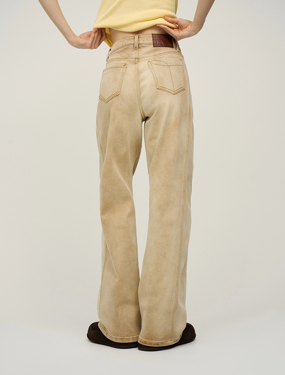 Бежевые женские джинсы с рельефными швами  хлопок Hass