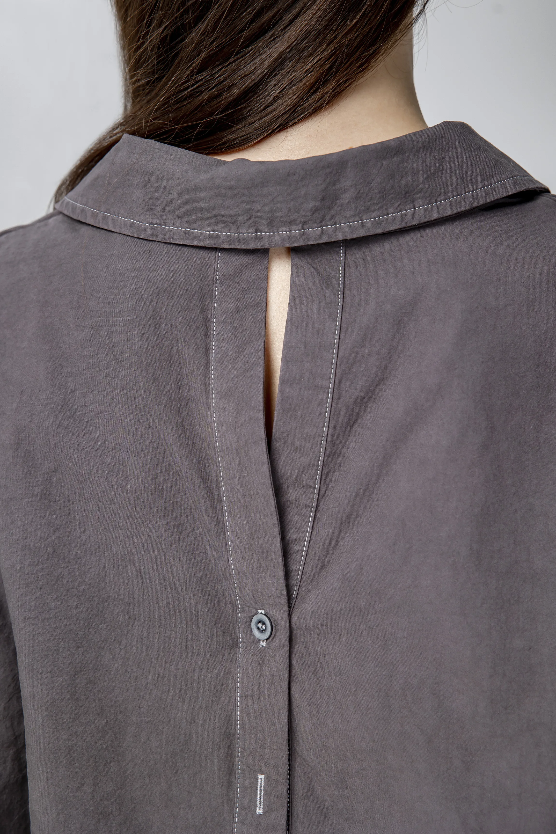 Серая женская блузка с углообразным вырезом хлопок Hass