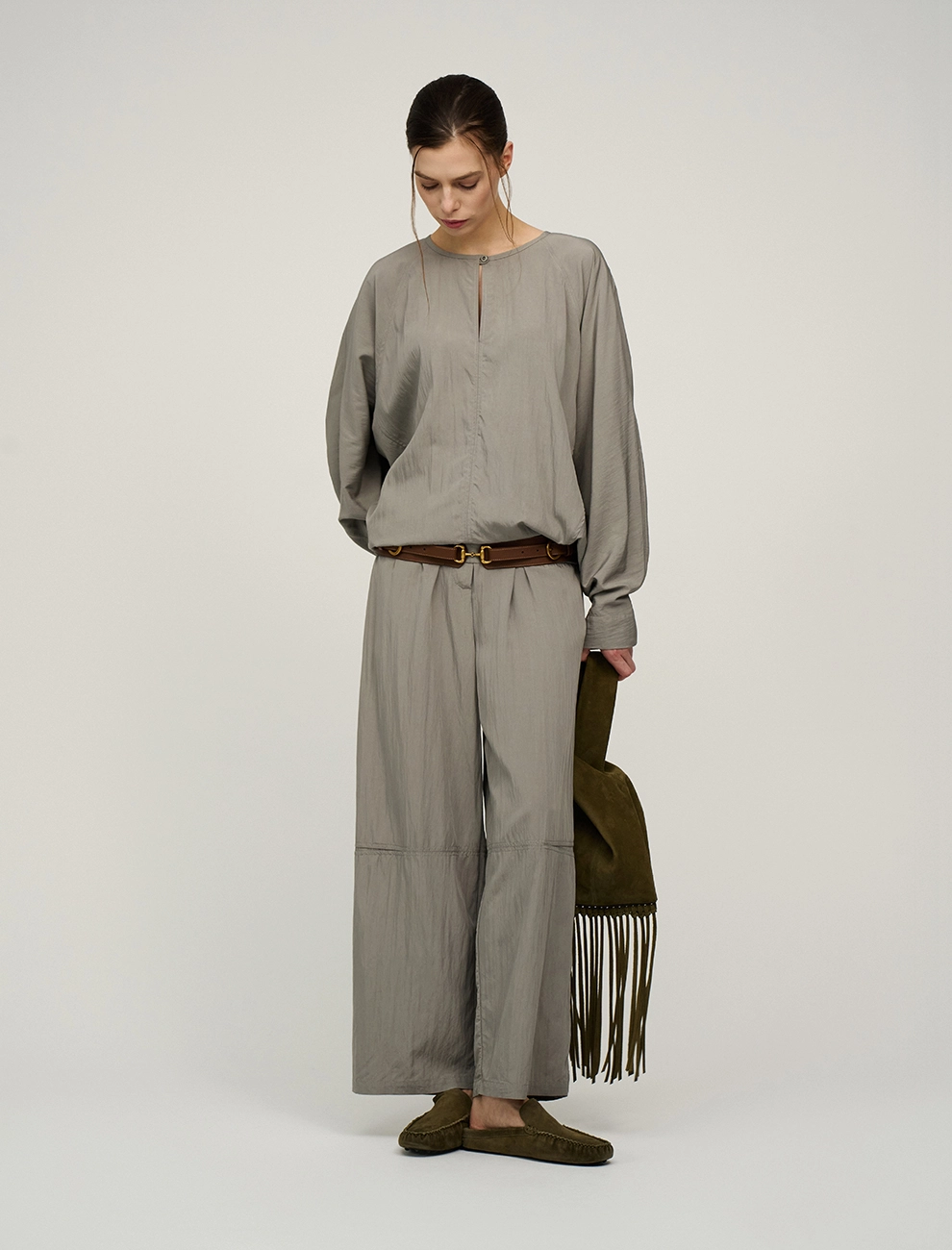 Зеленая женская блузка «Паук» с кольцом на рукаве  Hass