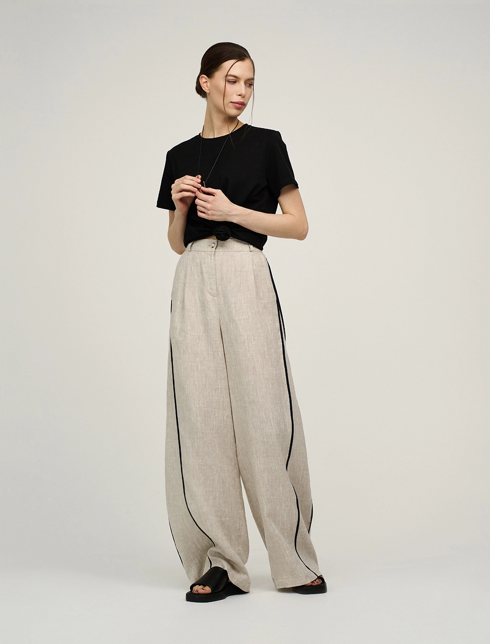 Бежевые женские брюки изо льна с кантами лен Hass