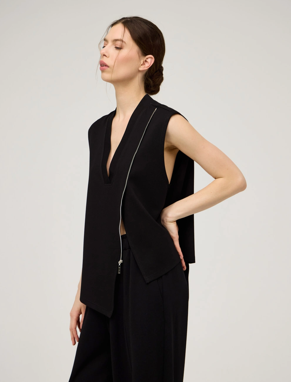 Черный женский асимметричный жилет хлопок Hass