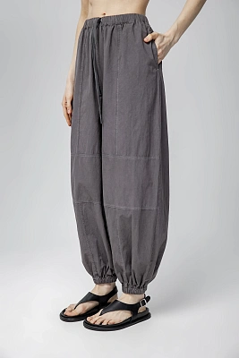 Серые женские брюки с резами хлопок Hass